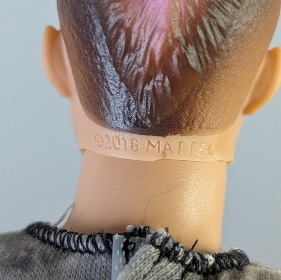 Barbie | Ken Fashionistas Doll #176 - Picture 8 of 9